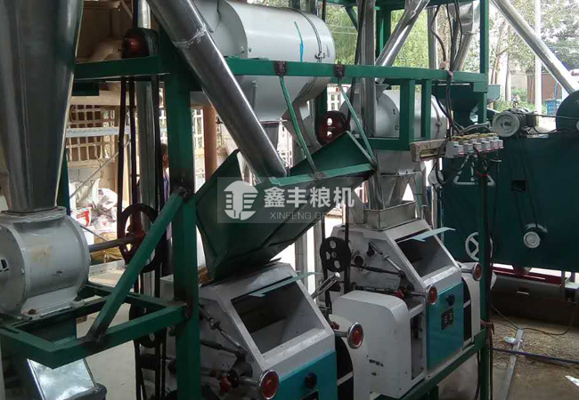 兩組面粉機(jī)設(shè)備