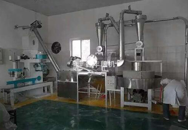 小型全自動(dòng)石磨面粉機(jī)